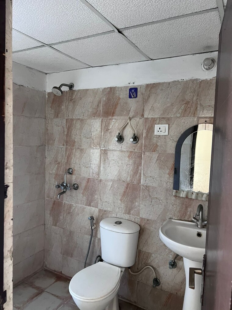 Bathroom, ajnara-le-garden 2 Bedroom 995 Sq.Ft. Apartment In Sector 16b Greater Noida Greater Noida 10016654
