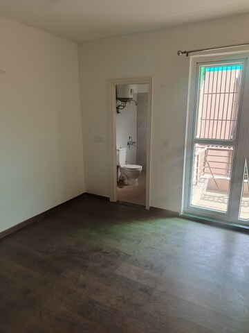 Room in 4 BHK Independent House at BPTP Parkland Pride, Sector 77 – for Rent