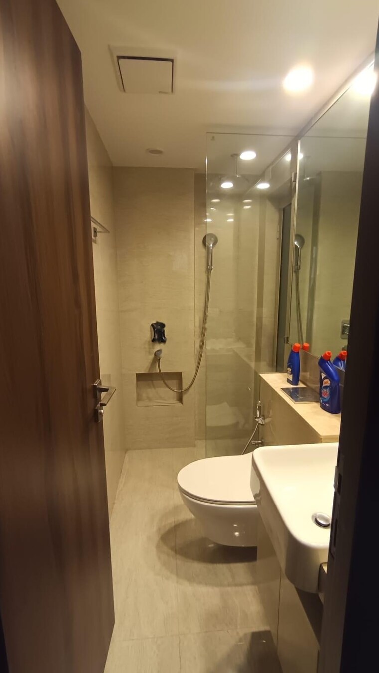 Bathroom, hiranandani-highland 2 Bedroom 801 Sq.Ft. Apartment In Powai Mumbai 10016553