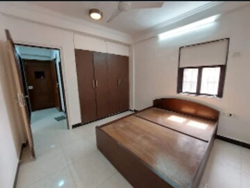 Bedroom in 1 BHK Apartment at Bandra West – for Rent
