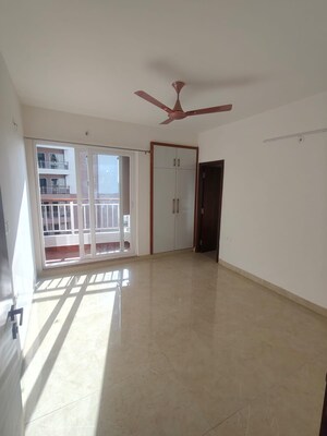 Room in 2 BHK Apartment at Ansal Sushant Golf city, Sushant Golf City – for Rent