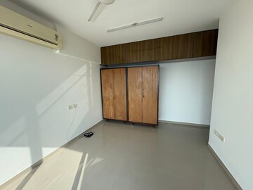 Bedroom in 2.5 BHK Apartment at Oberoi Realty Splendor Grande, Andheri East – for Rent