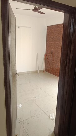 3.5 BHK + Pooja Room Apartment For Rent in Ajnara Le Garden