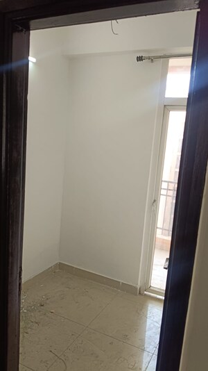 Building Lobby in 3.5 BHK Apartment at Ajnara Le Garden, Sector 16b Greater Noida – for Rent