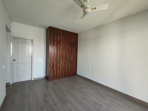 Room in 2.5 BHK Apartment at Silverglades The Melia First Citizen, Sohna Sector 35 – for Rent