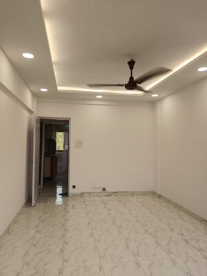 Room in 2 BHK Apartment at Happy House Prabhadevi, Prabhadevi – for Rent