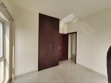 Room in 3 BHK Villa at Central Park Flower Valley, Sohna Sector 33 – for Rent