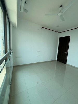 Room in 2 BHK Apartment at RNA NG Eclat, Andheri West – for Rent