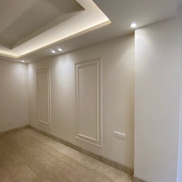 Room in 6+ BHK Independent House at East Patel Nagar – for Sale