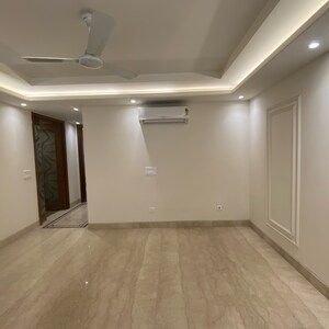 Room in 6+ BHK Independent House at East Patel Nagar – for Sale