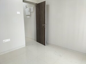 Room in 2 BHK Apartment at Swapnalok Towers, Malad East – for Rent