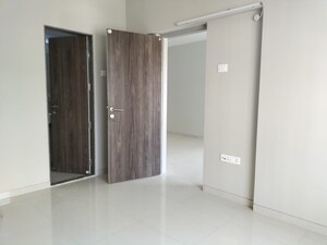 Room in 2 BHK Apartment at Swapnalok Towers, Malad East – for Rent