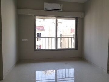 Room in 2 BHK Apartment at Swapnalok Towers, Malad East – for Rent