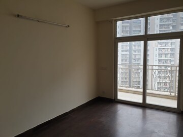 Room in 3 BHK Apartment at Mahagun Mywoods, Sector 16c Greater Noida – for Sale