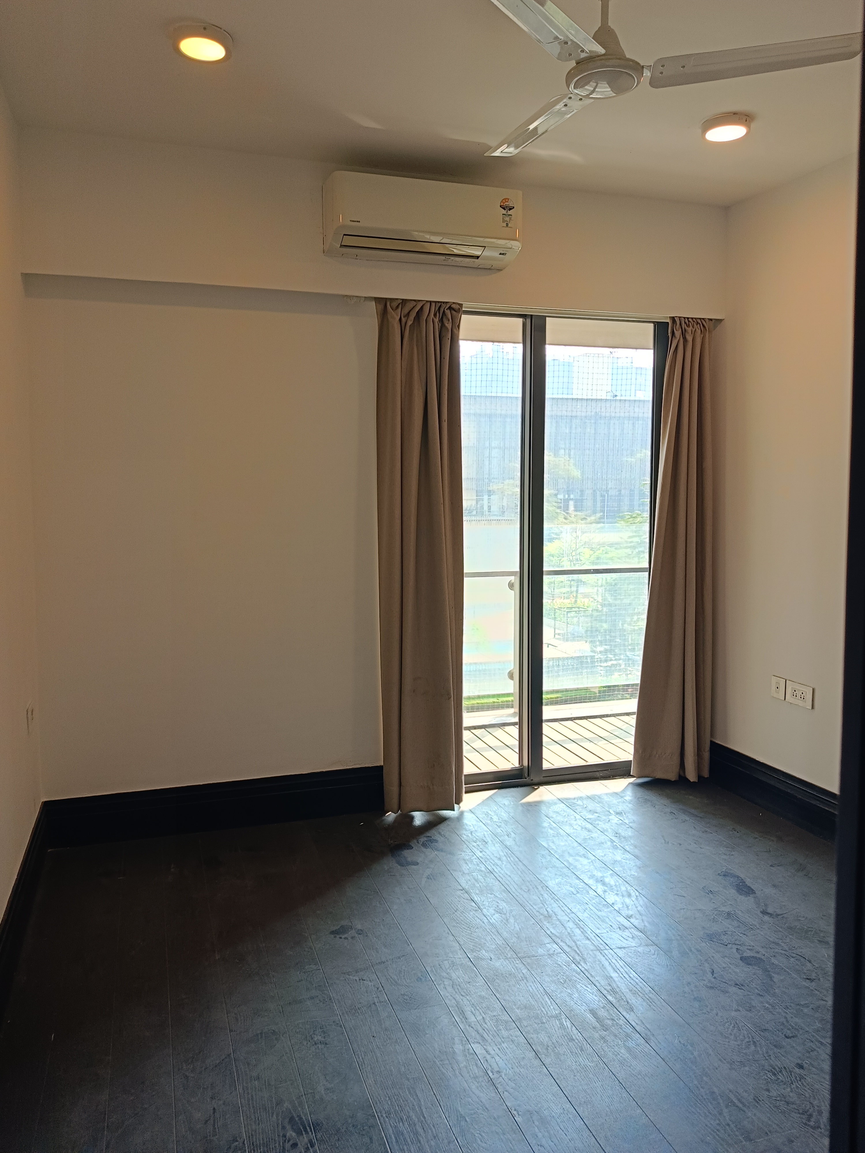 1 BHK Apartment For Rent in Lodha New Cuffe Parade