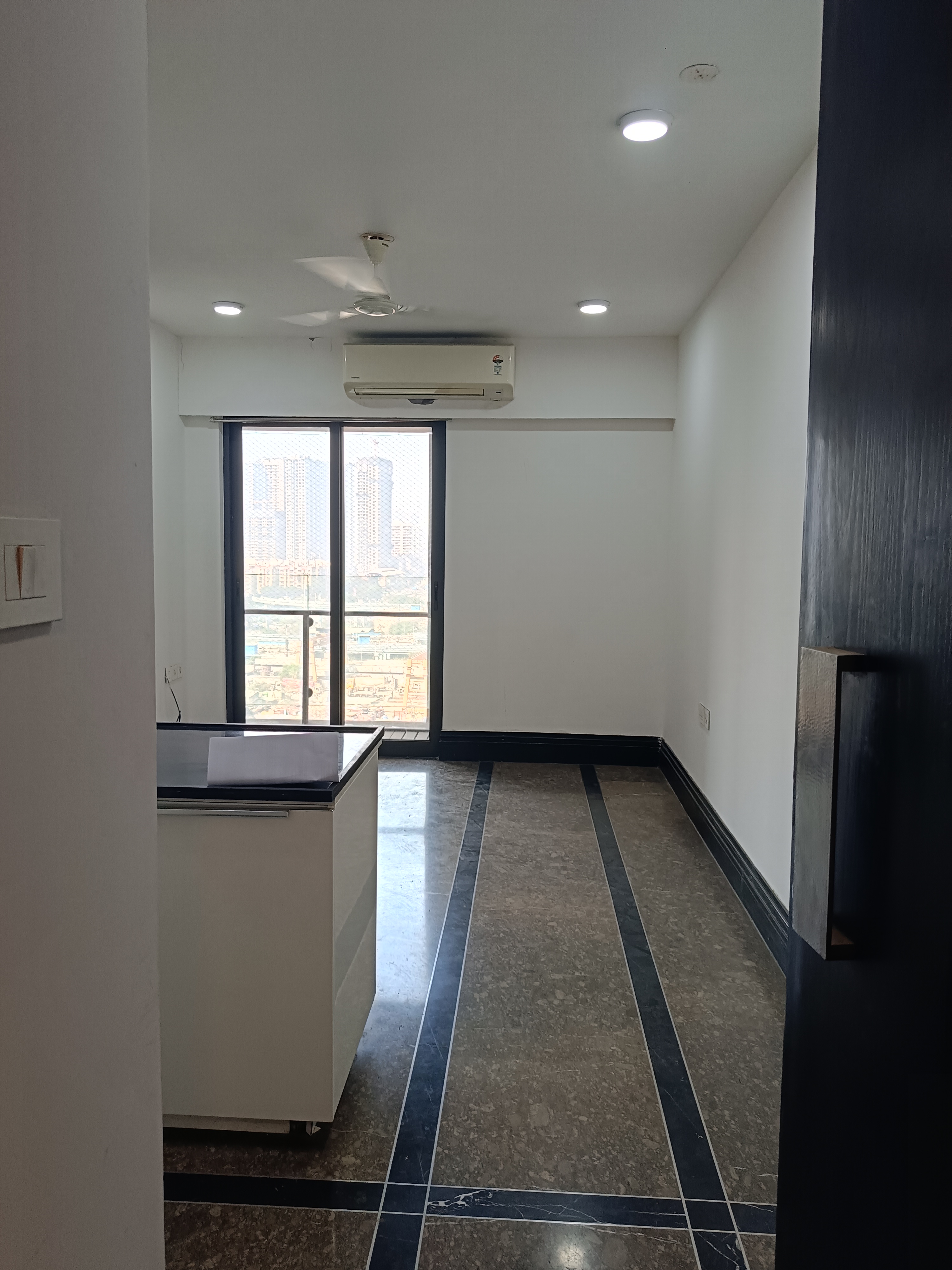 1 BHK Apartment For Rent in Lodha New Cuffe Parade