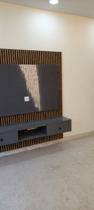 Room in 3 BHK Builder Floor at Kirti Nagar – for Sale