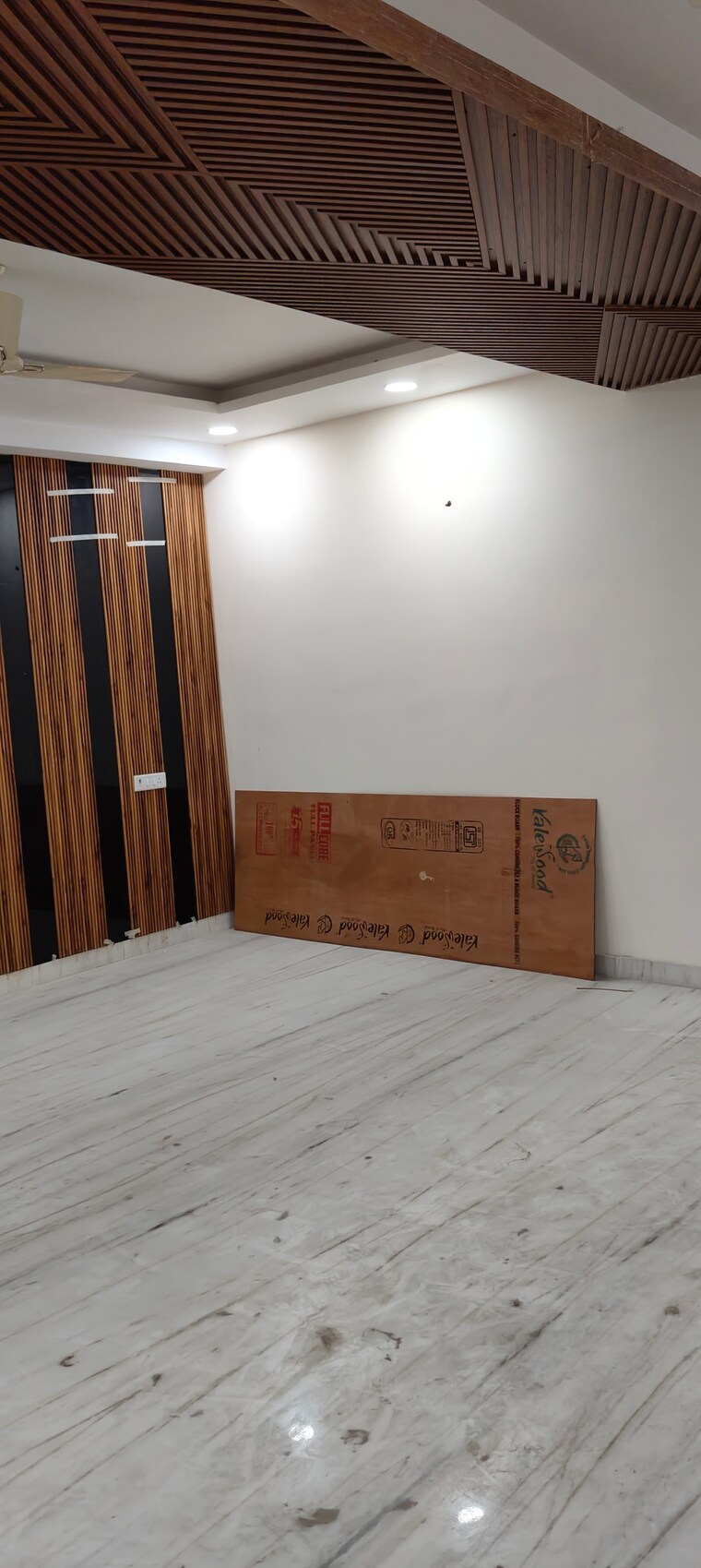 Room, kirti nagar 3 Bedroom 200 Sq.Yd. Builder Floor In Kirti Nagar Delhi 10017627