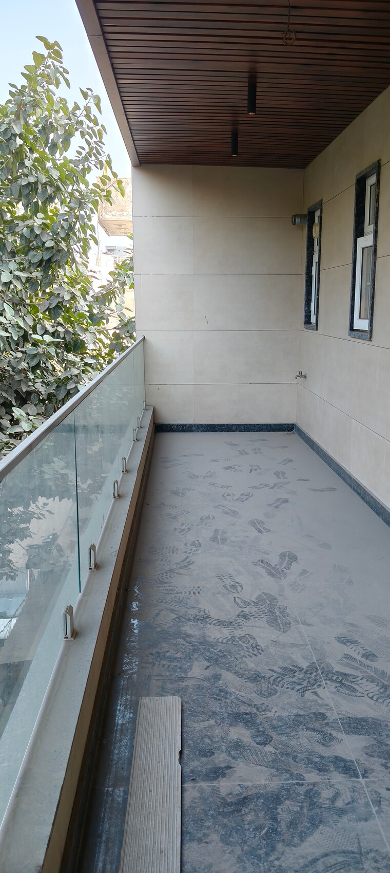 Balcony, kirti nagar 3 Bedroom 200 Sq.Yd. Builder Floor In Kirti Nagar Delhi 10017627