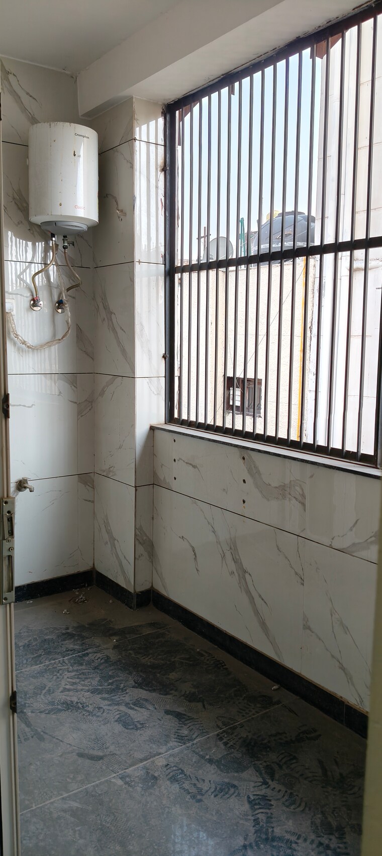 Balcony, kirti nagar 3 Bedroom 200 Sq.Yd. Builder Floor In Kirti Nagar Delhi 10017627