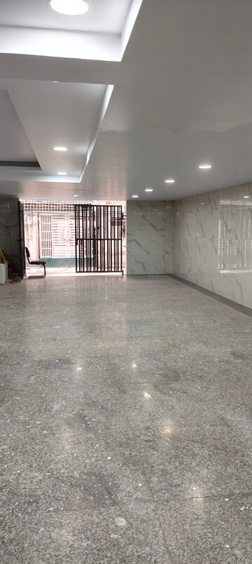 Parking in 3 BHK Builder Floor at Kirti Nagar – for Sale