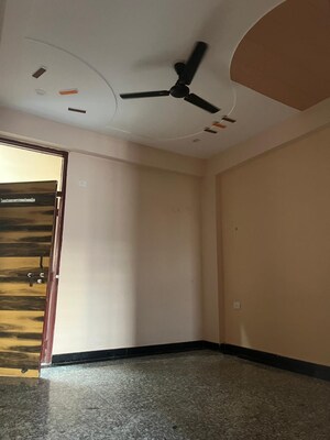 Room in 2 BHK Villa at RWA Apartments Sector 70, Sector 70 – for Rent