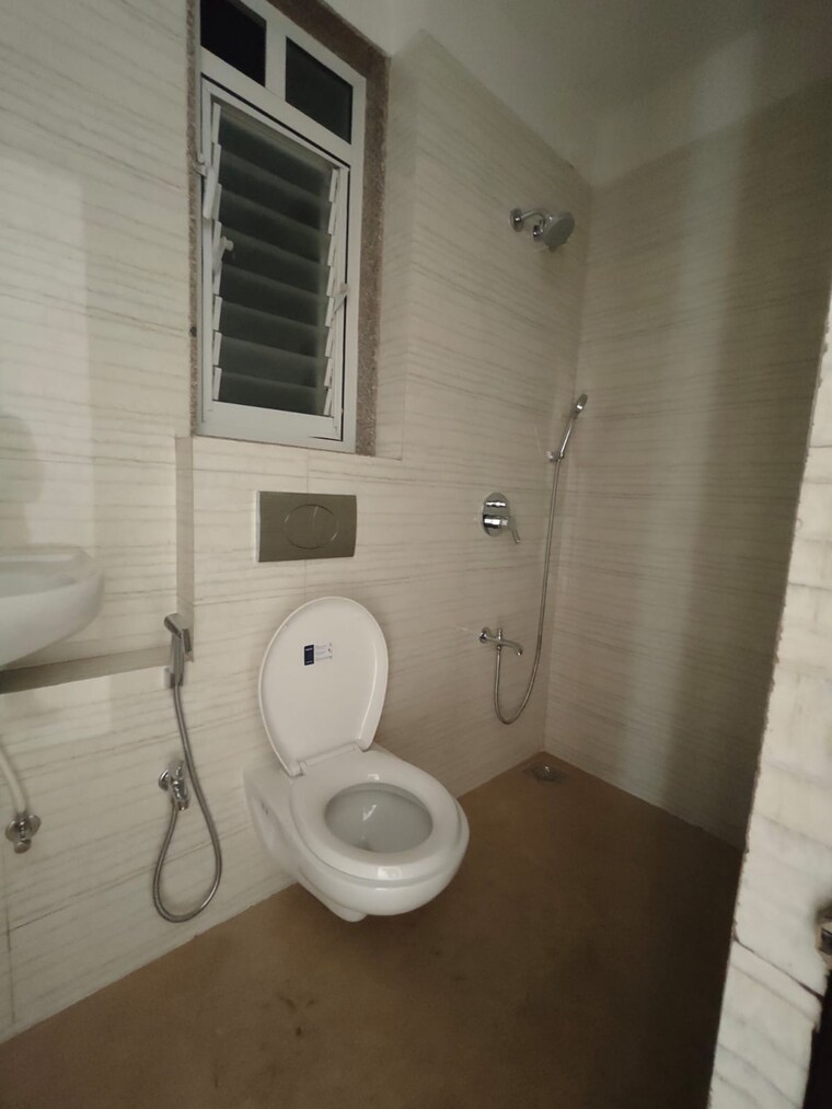 Bathroom, hubtown-rising-city 3 Bedroom 945 Sq.Ft. Apartment In Ghatkopar East Mumbai 10017324