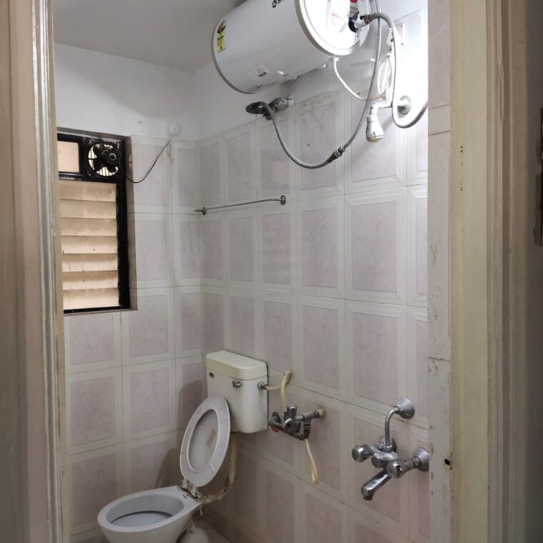 Bathroom, bhusari colony 2 Bedroom 1070 Sq.Ft. Apartment In Bhusari Colony Pune 10017319