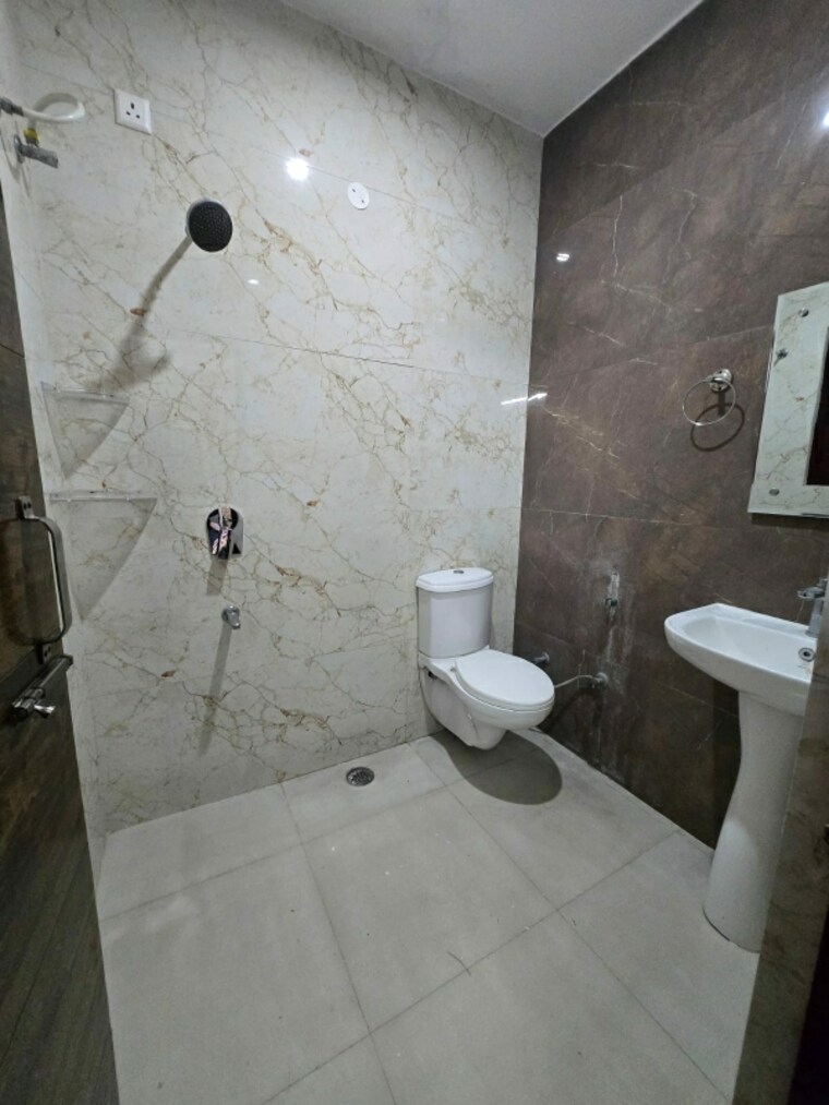 Bathroom, patiala road 3 Bedroom 120 Sq.Yd. Independent House In Patiala Road Zirakpur 10017444