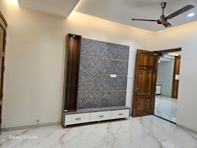Room, sector 125 4 Bedroom 250 Sq.Yd. Independent House In Sector 125 Mohali 10017539