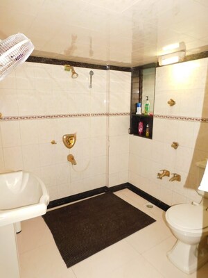 Bathroom in 1 BHK Apartment at LnT Veridian, Powai – for Rent