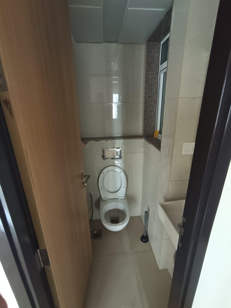 Bathroom, lnt-veridian 1 Bedroom 396 Sq.Ft. Apartment In Powai Mumbai 10017441