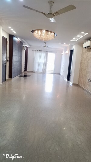 Room in 4 BHK Apartment at Uppal Southend, Sector 49 – for Rent