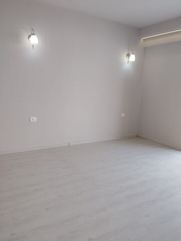 Room in 3.5 BHK Apartment at M3M Heights, Sector 65 – for Rent