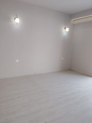 Room in 3.5 BHK Apartment at M3M Heights, Sector 65 – for Rent