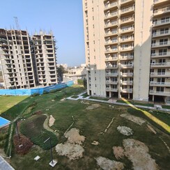 3 BHK + Servant Room Apartment For Sale in Silverglades The Melia