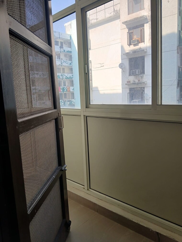 Balcony, vip road 3.5 Bedroom 1350 Sq.Ft. Apartment In Vip Road Zirakpur 10017733