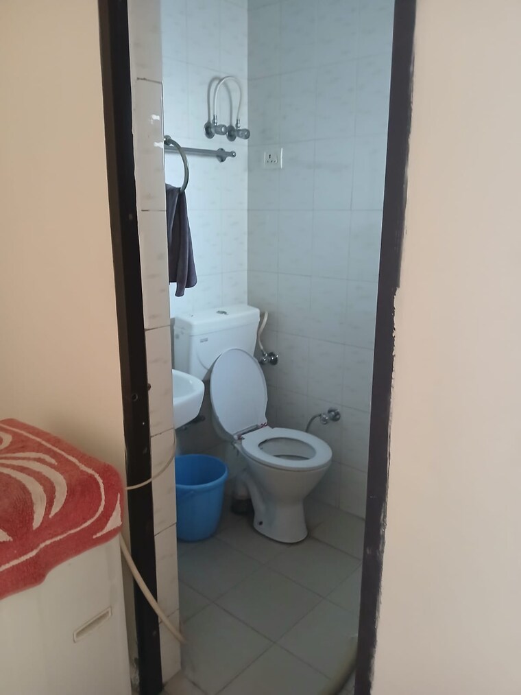 Bathroom, vip road 3.5 Bedroom 1350 Sq.Ft. Apartment In Vip Road Zirakpur 10017733