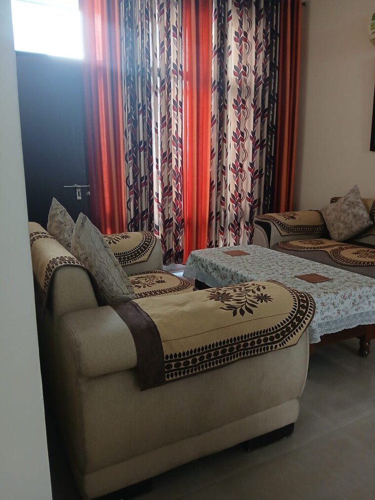 Living Room, vip road 3.5 Bedroom 1350 Sq.Ft. Apartment In Vip Road Zirakpur 10017733