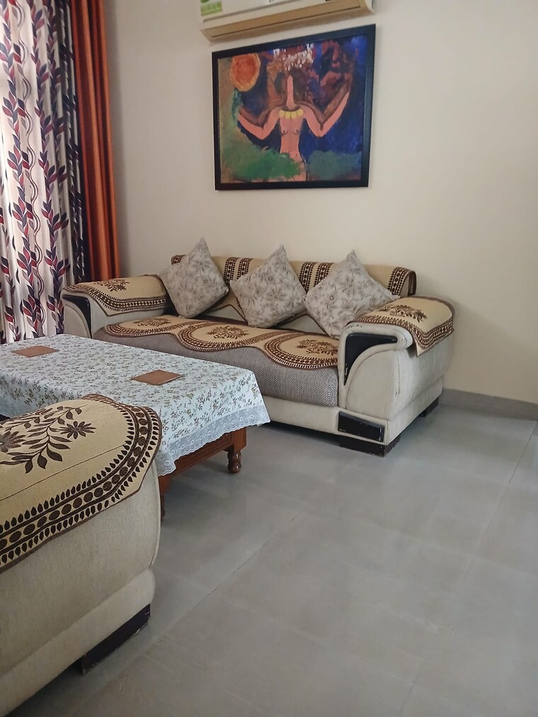 Living Room, vip road 3.5 Bedroom 1350 Sq.Ft. Apartment In Vip Road Zirakpur 10017733