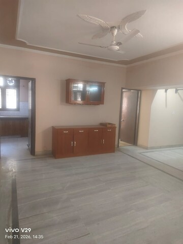 Room in 3 BHK Apartment at Sector 55 – for Rent