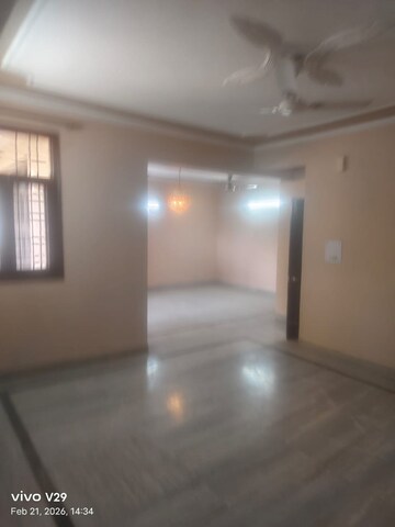 Room in 3 BHK Apartment at Sector 55 – for Rent