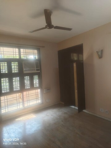 Room in 3 BHK Apartment at Sector 55 – for Rent