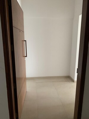 Room in 2.5 BHK Apartment at Pashankar Yin Yang, Kharadi – for Rent