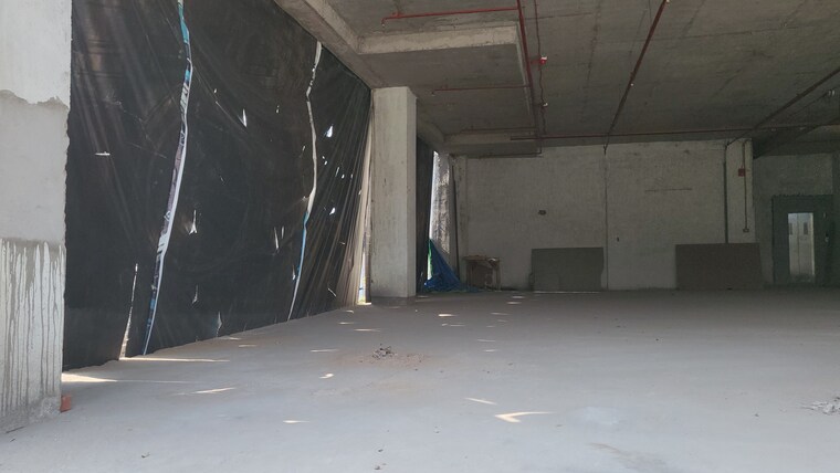  Parking, royal-complex-khurram-nagar Commercial Showroom 5400 Sq.Ft. In Khurram Nagar Lucknow 10017753