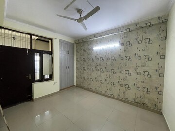 Room in 3 BHK Builder Floor at Green Fields Colony – for Rent