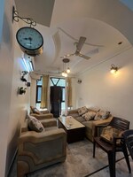 3 BHK + Pooja Room,Servant Room,Study Room,Extra Room 250 Sq.Yd. Builder Floor in Green Fields Colony