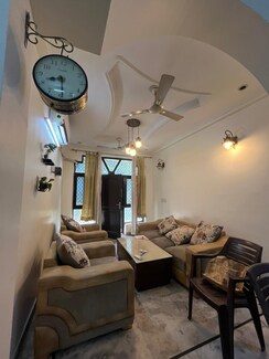 3 BHK + Pooja Room,Servant Room,Study Room,Extra Room Builder Floor For Rent in Green Fields Colony