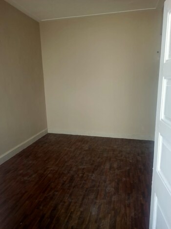 2 BHK Builder Floor for Rent in Vakola, Mumbai