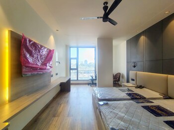 DLF Gardencity Enclave
